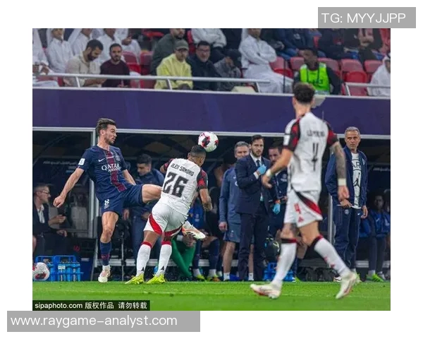 欧冠震撼战役里昂6-2狂胜曼城帽子戏法点燃全场激情 欧冠震撼战役里昂6-2狂胜曼城帽子戏法点燃全场激情