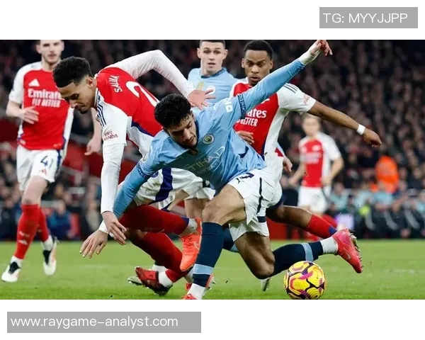 国王杯激战曼城与里昂平局红牌事件引发全场热议与转会传闻 国王杯激战曼城与里昂平局红牌事件引发全场热议与转会传闻