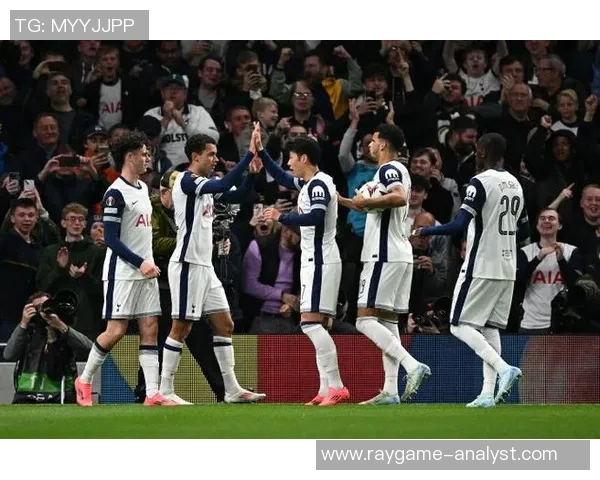 欧联杯热刺大胜巴萨红牌事件引发全场热议与数据分析