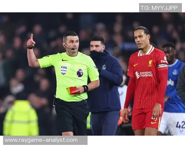 世界杯激战巴黎圣日耳曼逆转曼联红牌争议引发全场热议