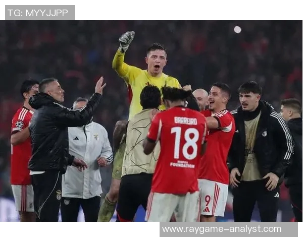 西甲激战:本菲卡大胜曼联5比1补时进球点燃全场激情