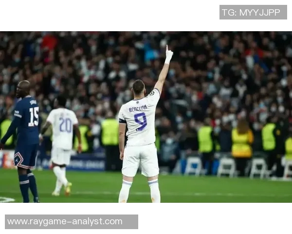 世界杯激战巴黎圣日耳曼逆转曼联红牌争议引发全场热议 世界杯激战巴黎圣日耳曼逆转曼联红牌争议引发全场热议